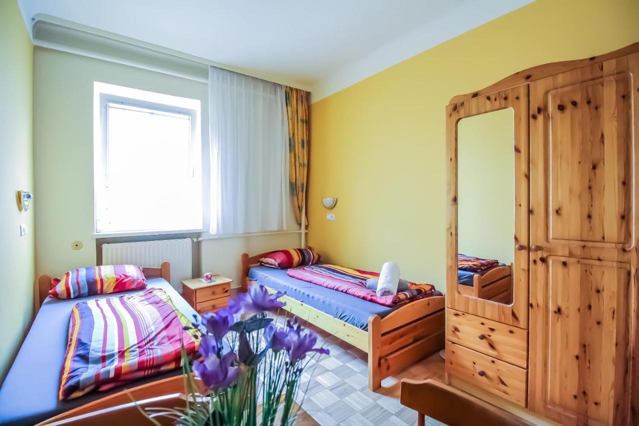 Economic 2Sb Apartment In Lively Area Bécs Kültér fotó